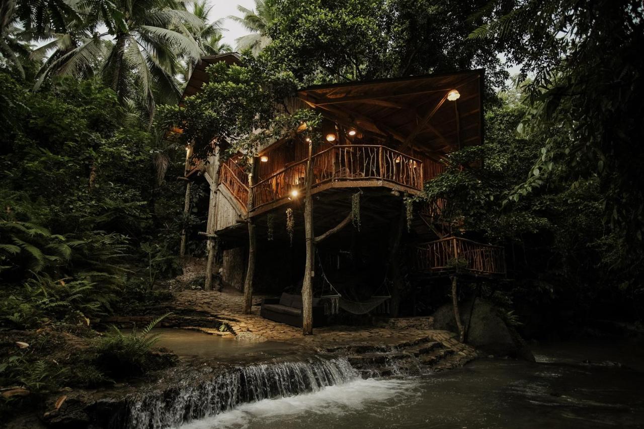 Vila Treehouse De Valentine Balamban Exteriér fotografie