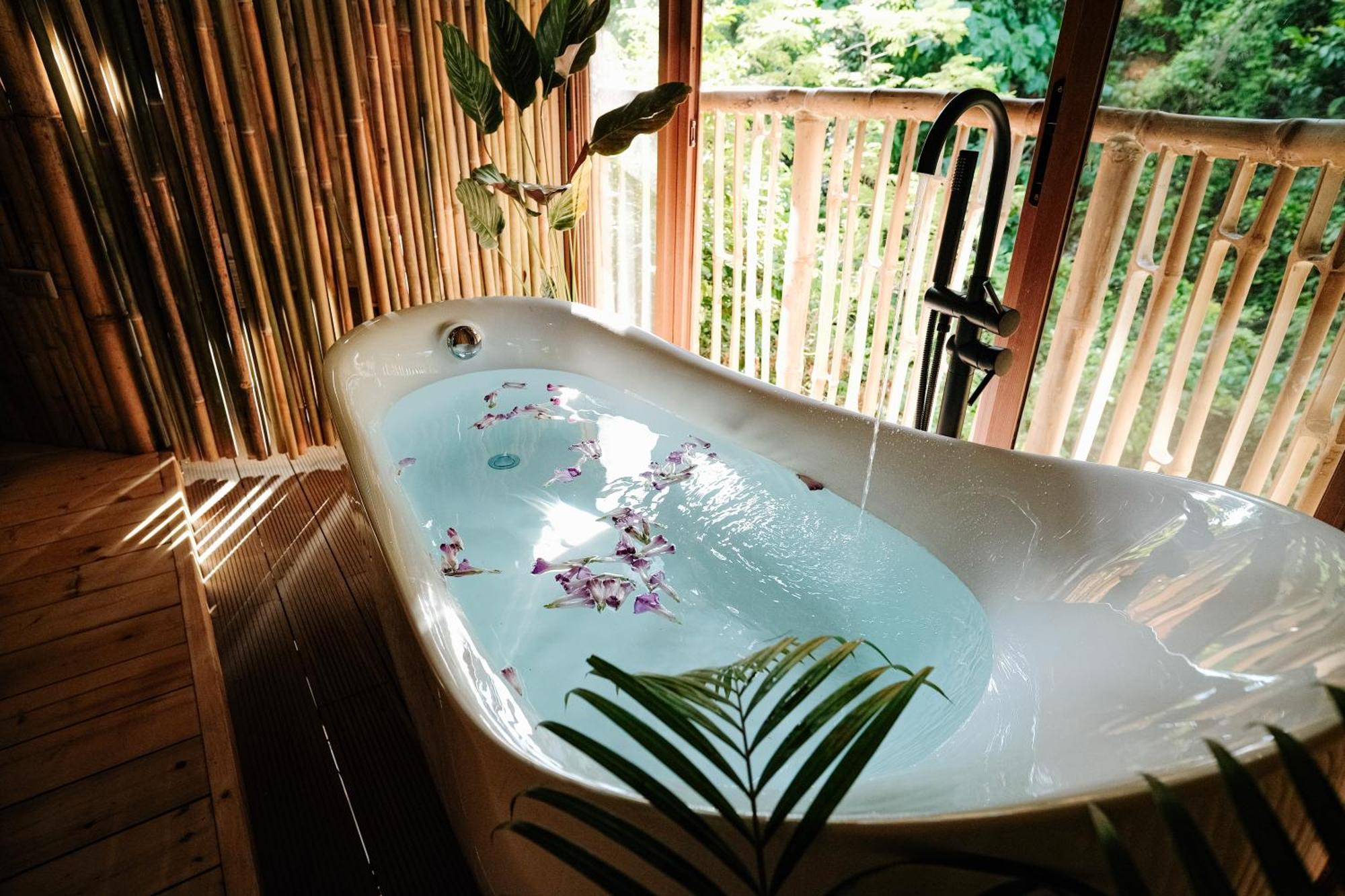 Vila Treehouse De Valentine Balamban Exteriér fotografie